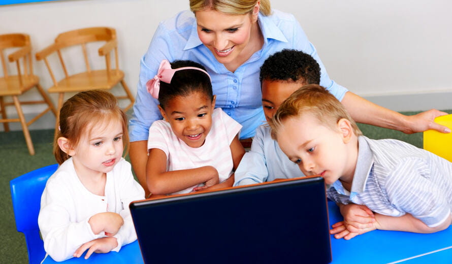 woman with kids on a laptop